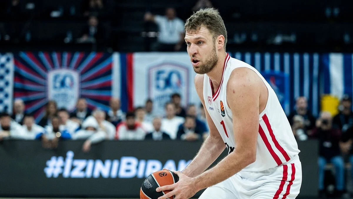 EuroLeague'de sezonun MVP'si Sasha Vezenkov oldu