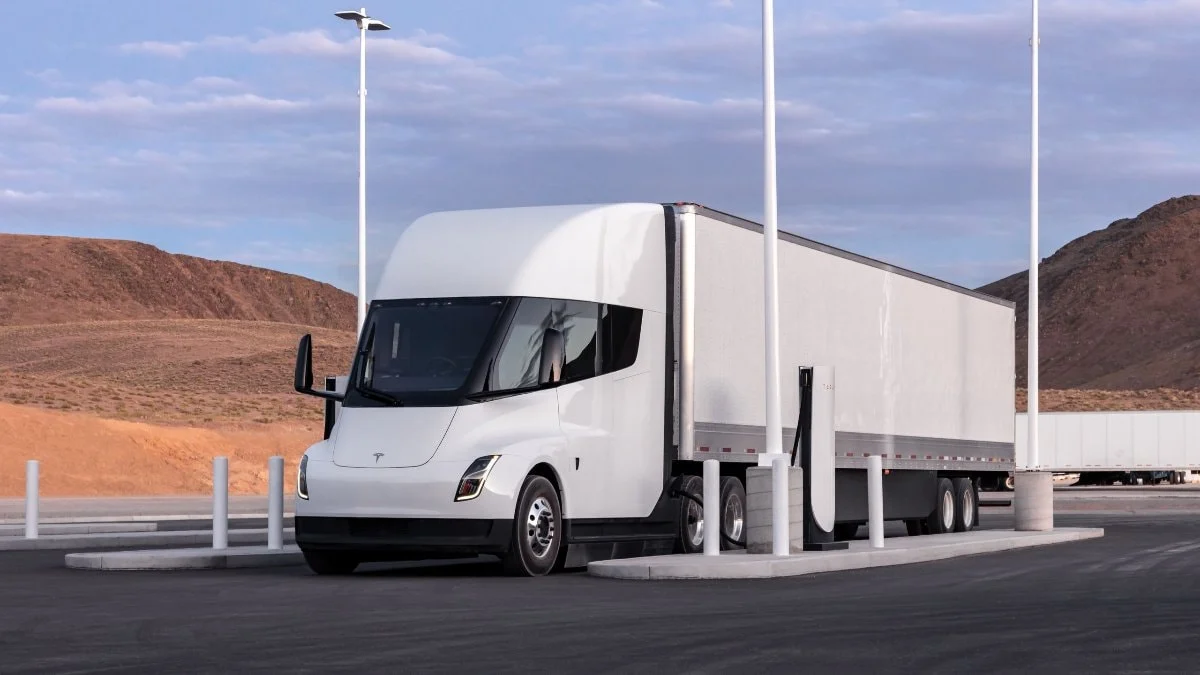 Elektrikli nakliyat: Tesla Semi Truck 2026 güncel fiyatı ve özellikleri