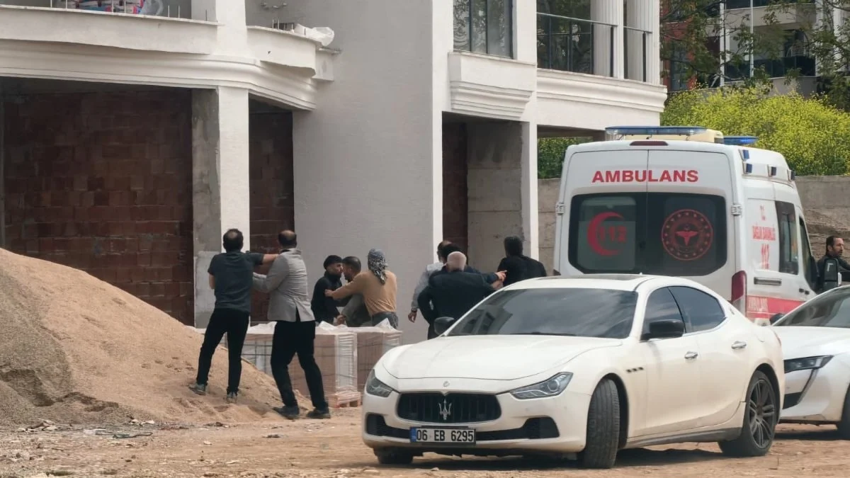Bursa'da işçiler arasında çıkan sopalı ve yumruklu kavga kameraya yansıdı