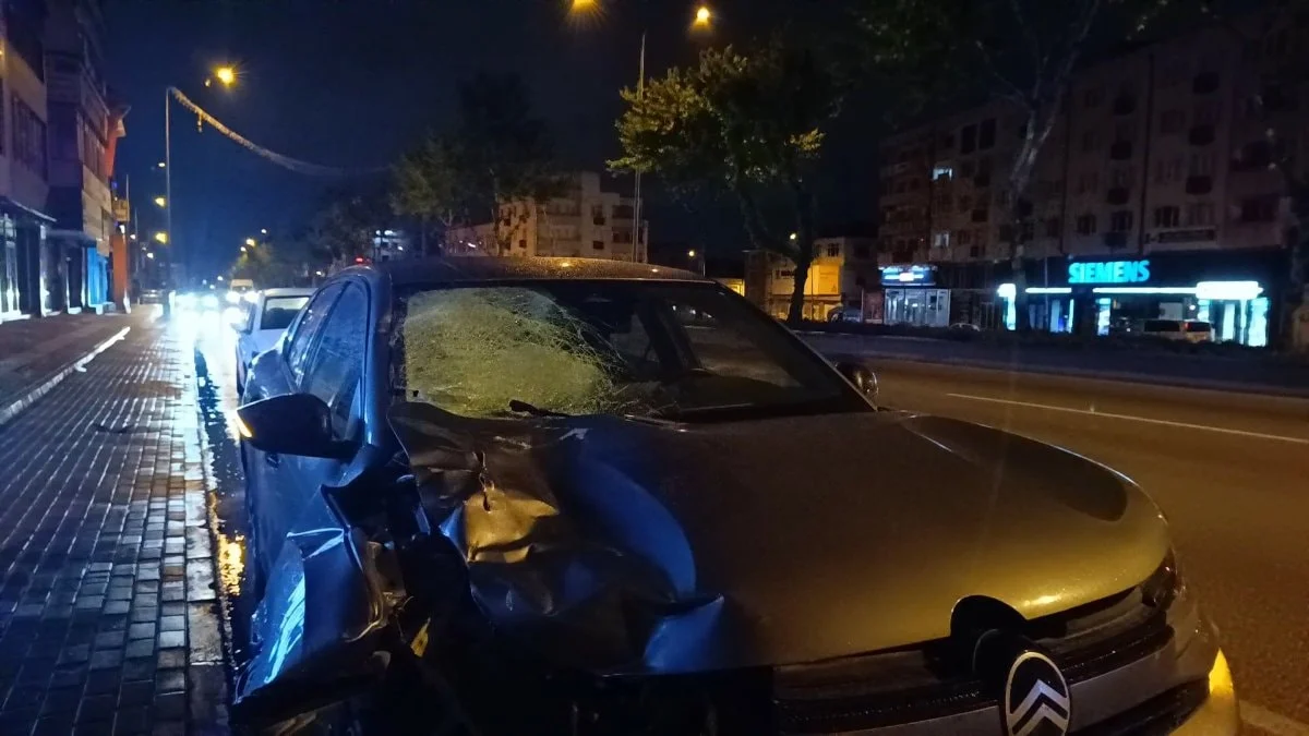 Bursa'da lkollü sürücü, çarptığı yaya ağır yaraladı