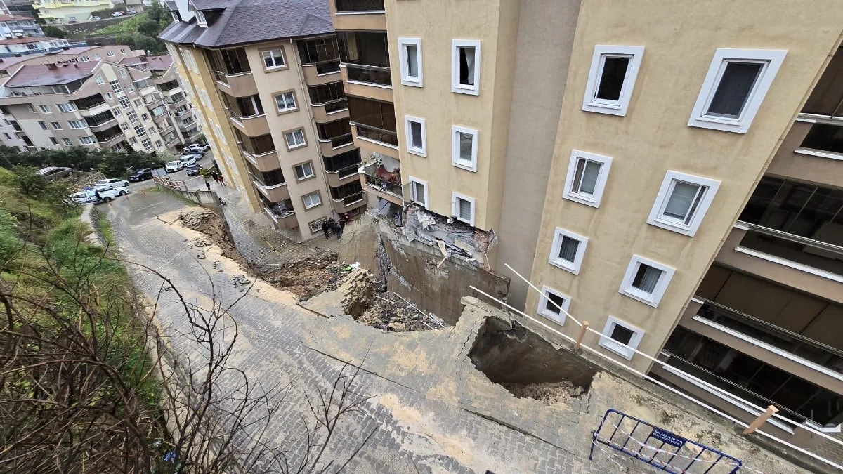Bursa'da istinat duvarı çöktü