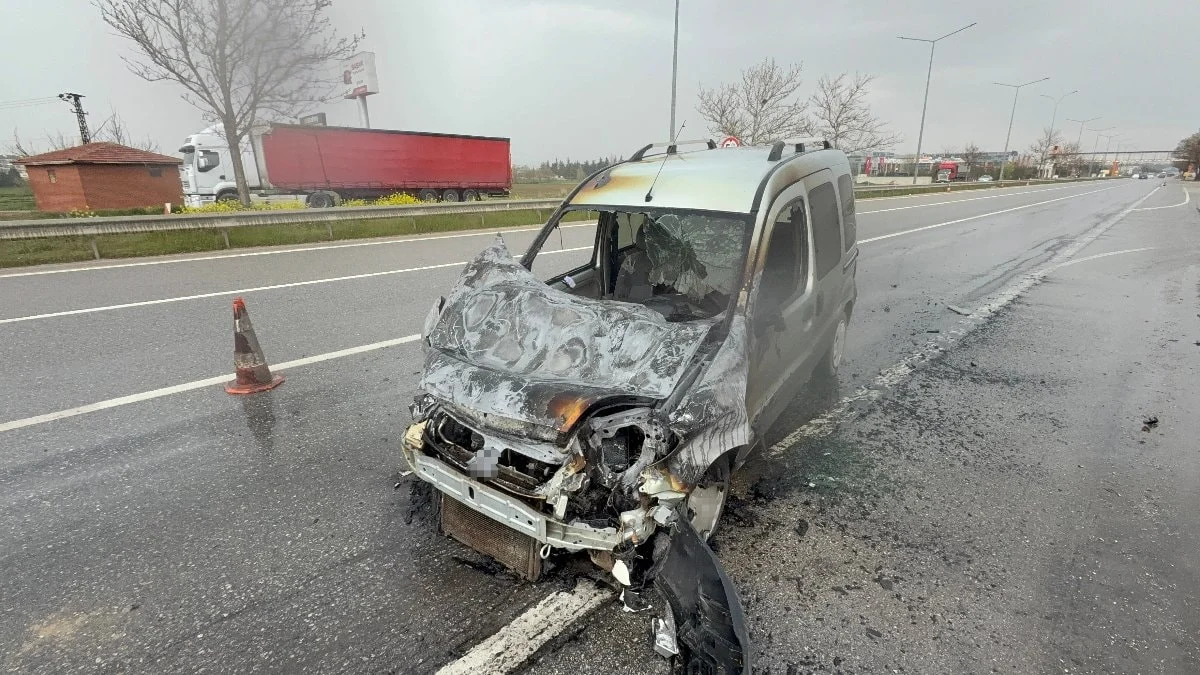 Eskişehir’de korkutan kaza: Araç alev aldı, sürücü son anda kurtarıldı