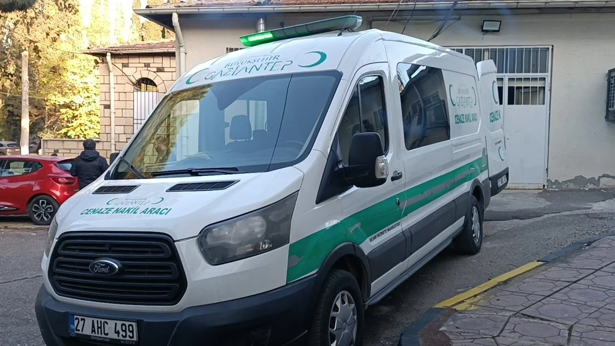 Çorum'da tıra arkadan çarpan otomobilin sürücüsü ve oğlu öldü
