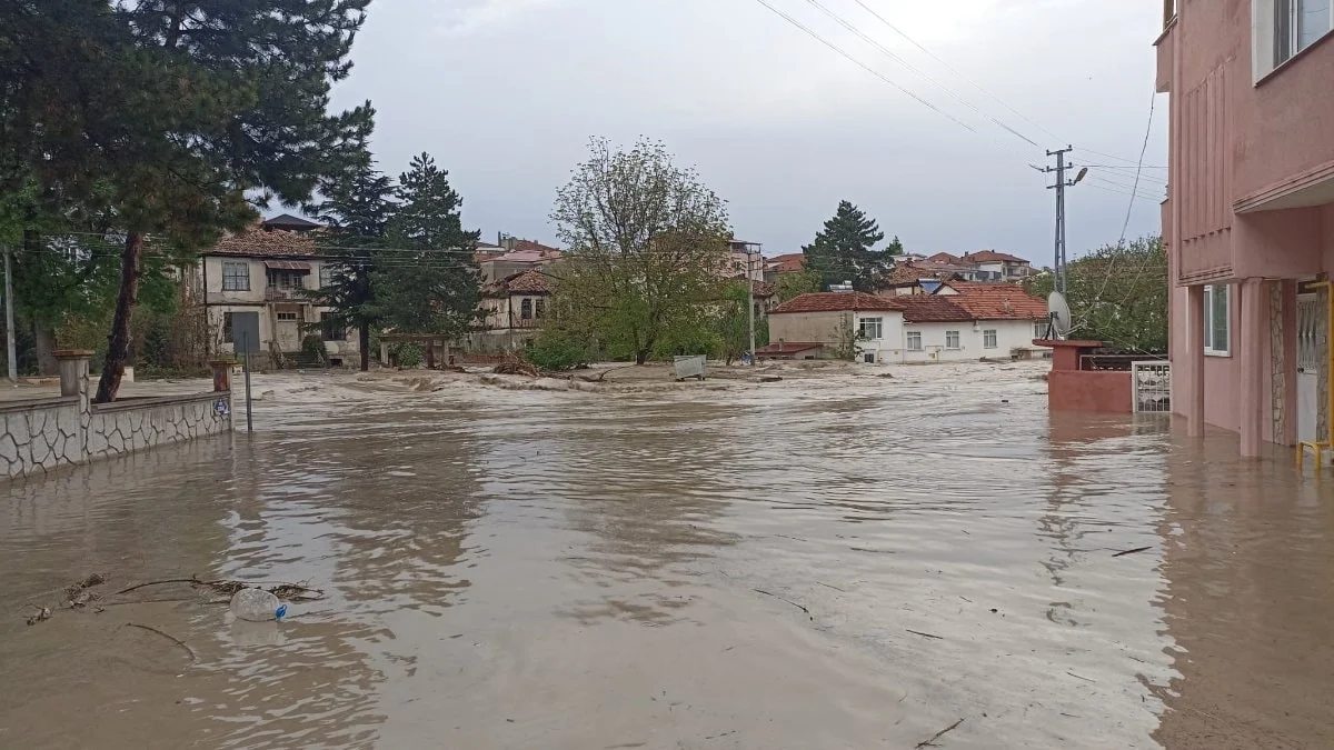Samsun'da aşırı yağış sonrası sel felaketi yaşandı