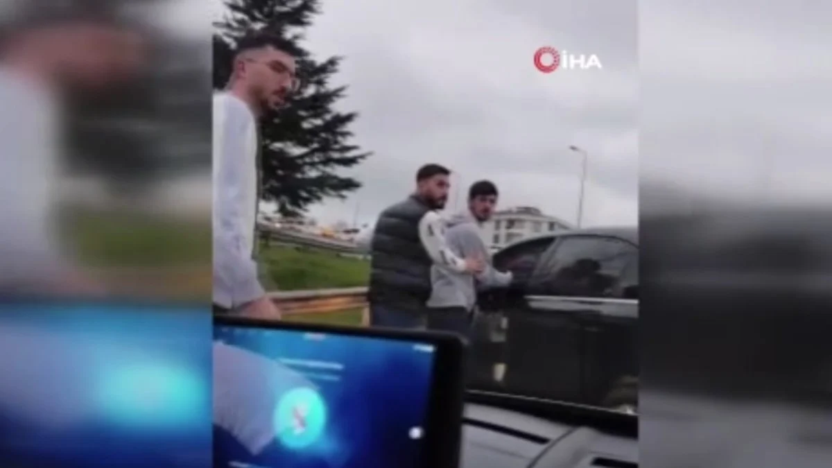 İstanbul'da aracından indi, saldırmaya başladı