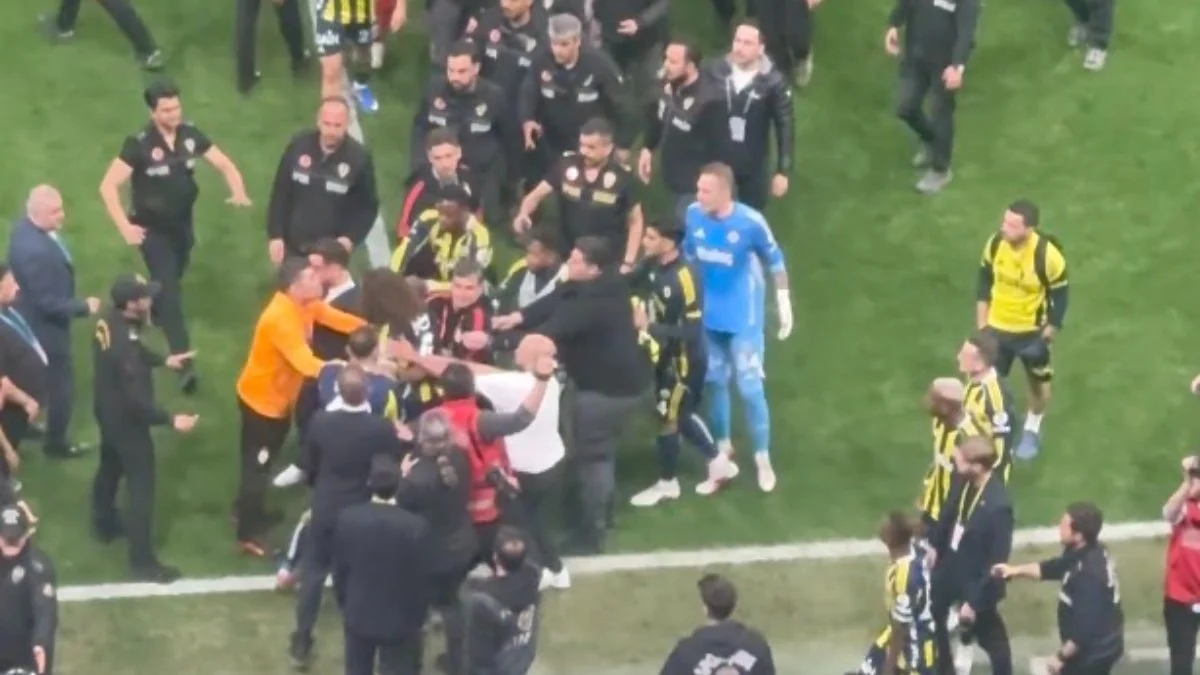 Derbinin bitiş düdüğüyle birlikte kavga çıktı
