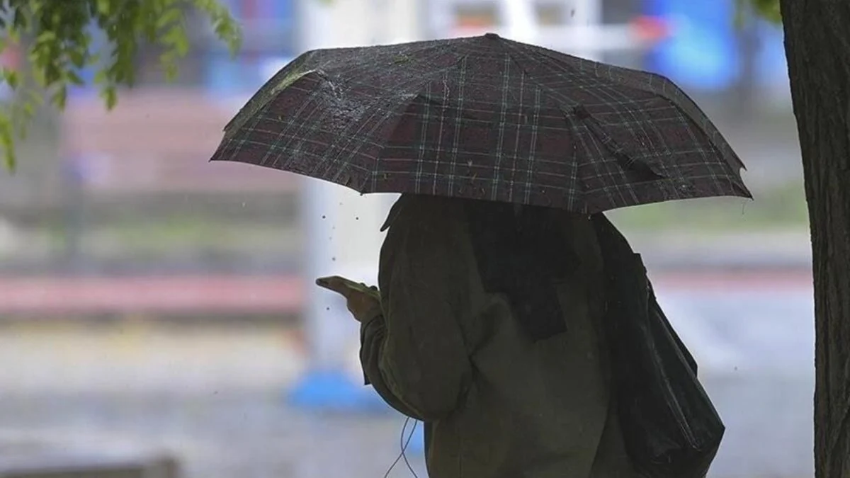 Birçok bölgede gök gürültülü sağanaklar görülecek: Batıda güneş açıyor