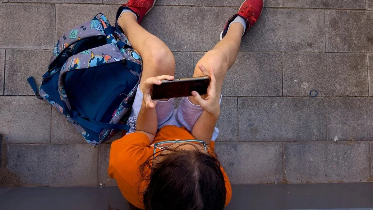 İngiltere okullarda telefon kullanımını yasaklayacak