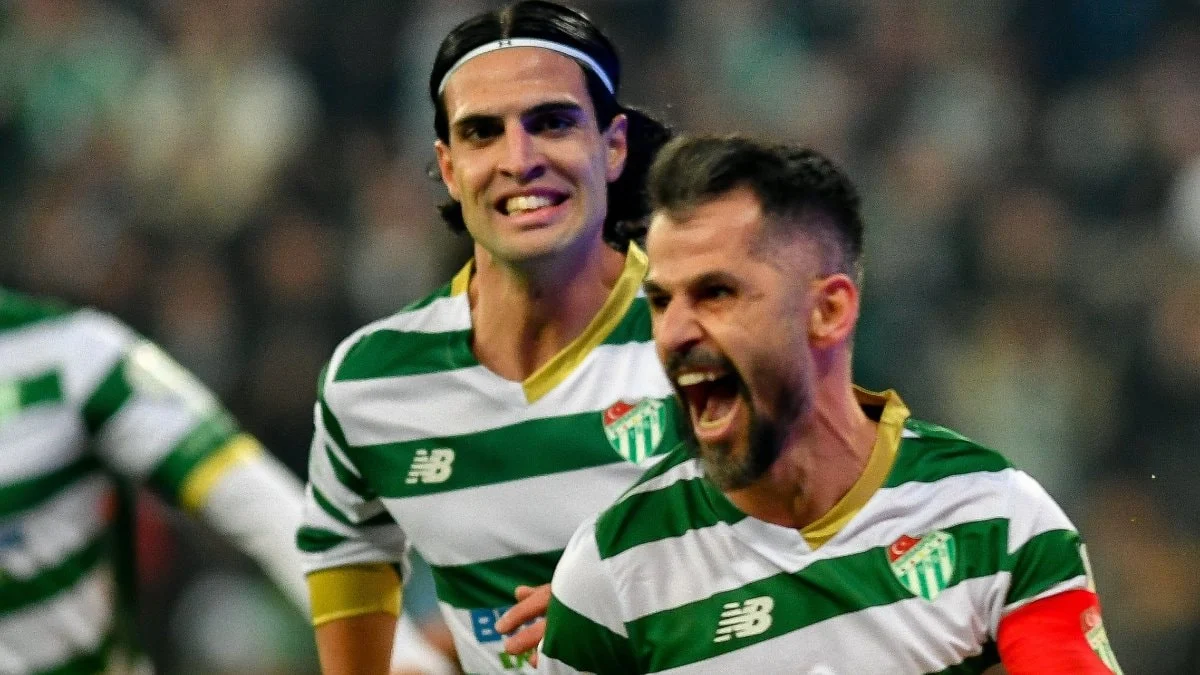 Bursaspor ve Batman Petrolspor 1. Lig'e çıkmaya yakın
