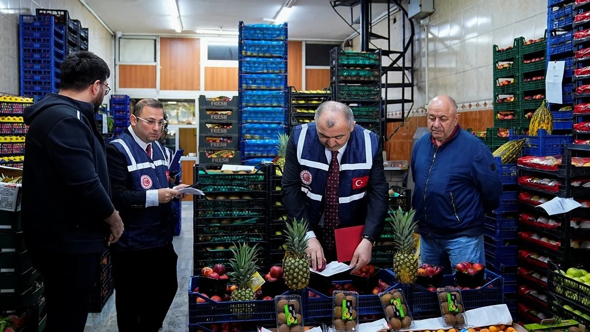 Ticaret Bakanlığı, bayram öncesi İstanbul'daki hallerde denetimi artırdı